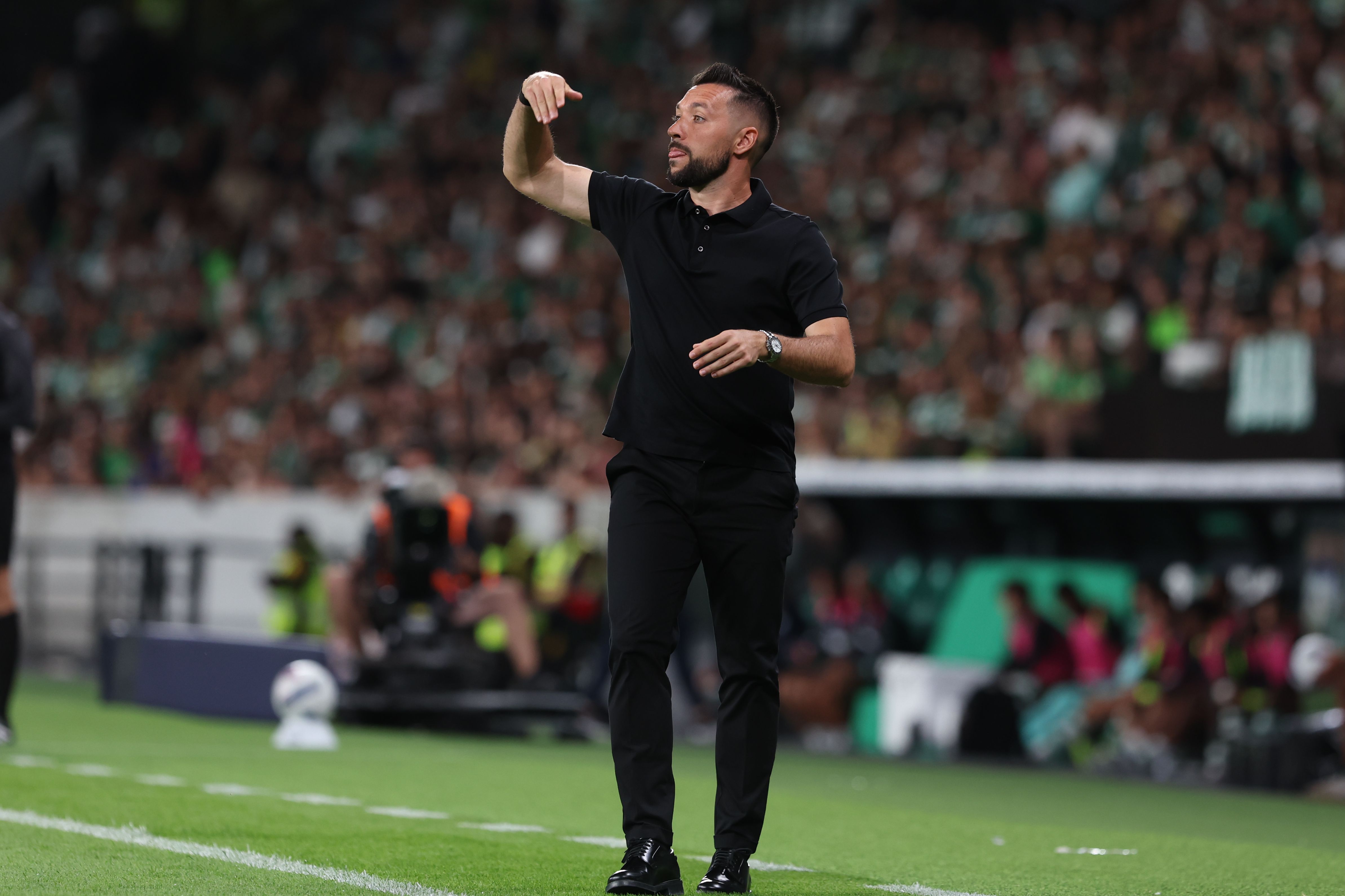 Farioli feliz com o triunfo em Alvalade (Foto: Catarina Morais/Kapta+)