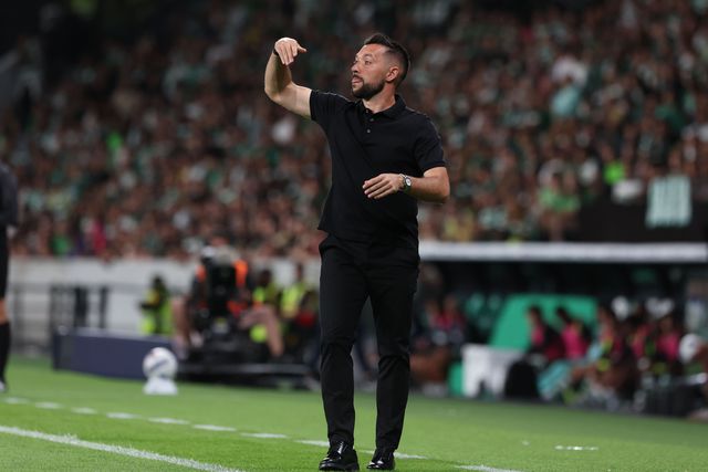 Farioli feliz com o triunfo em Alvalade (Foto: Catarina Morais/Kapta+)