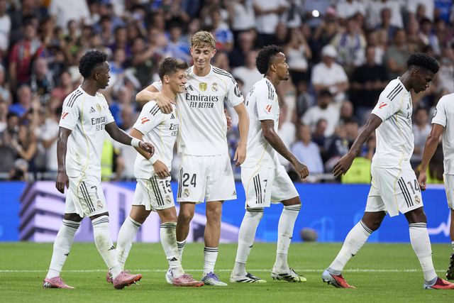 Real Madrid a celebrar o primeiro golo, de Arda Guler
