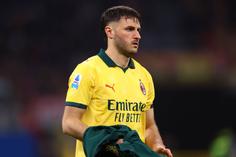 «Santiago Giménez não é um goleador nato»