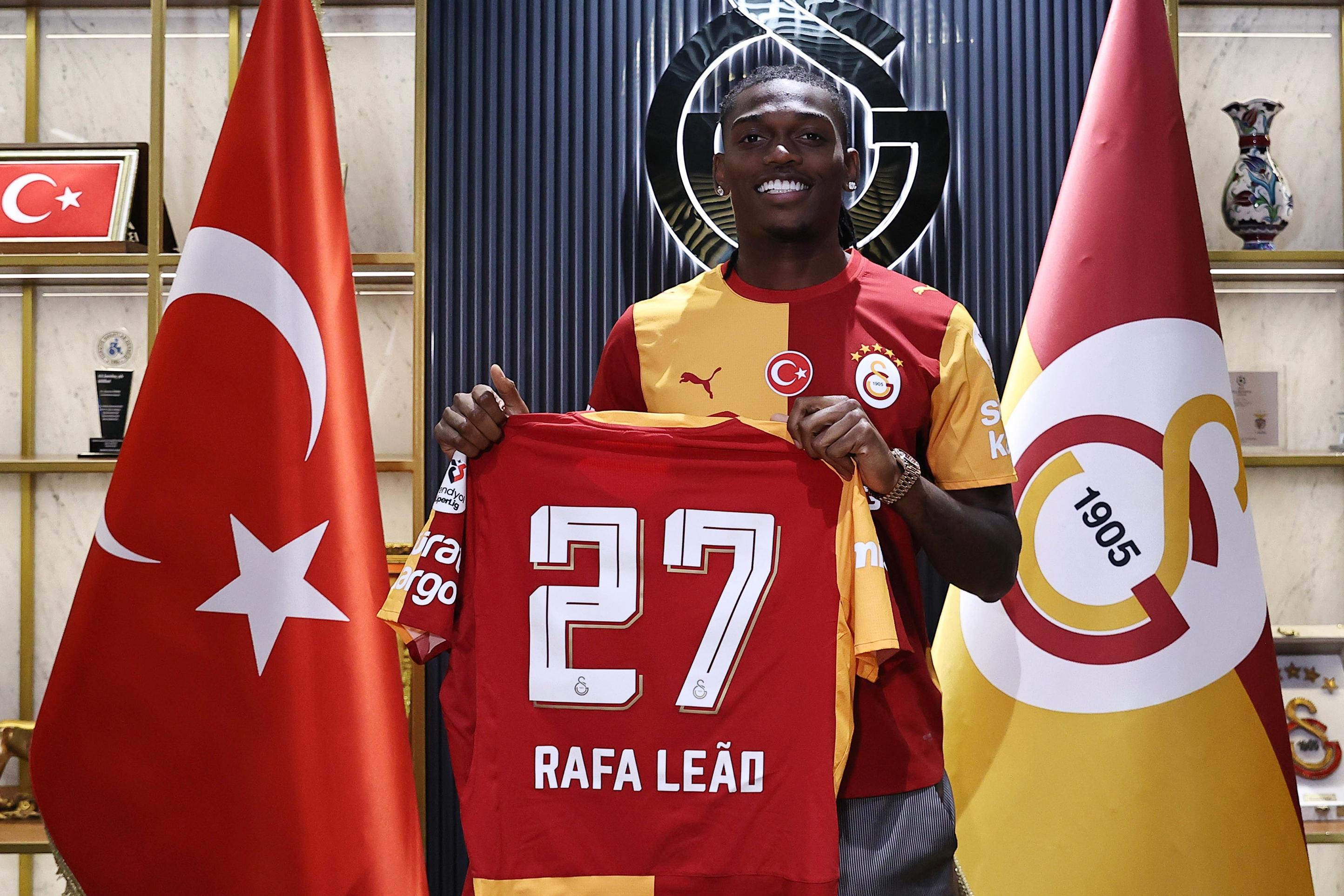 Leão é o novo camisola 27 do Galatasaray - Foto: Galatasaray SK