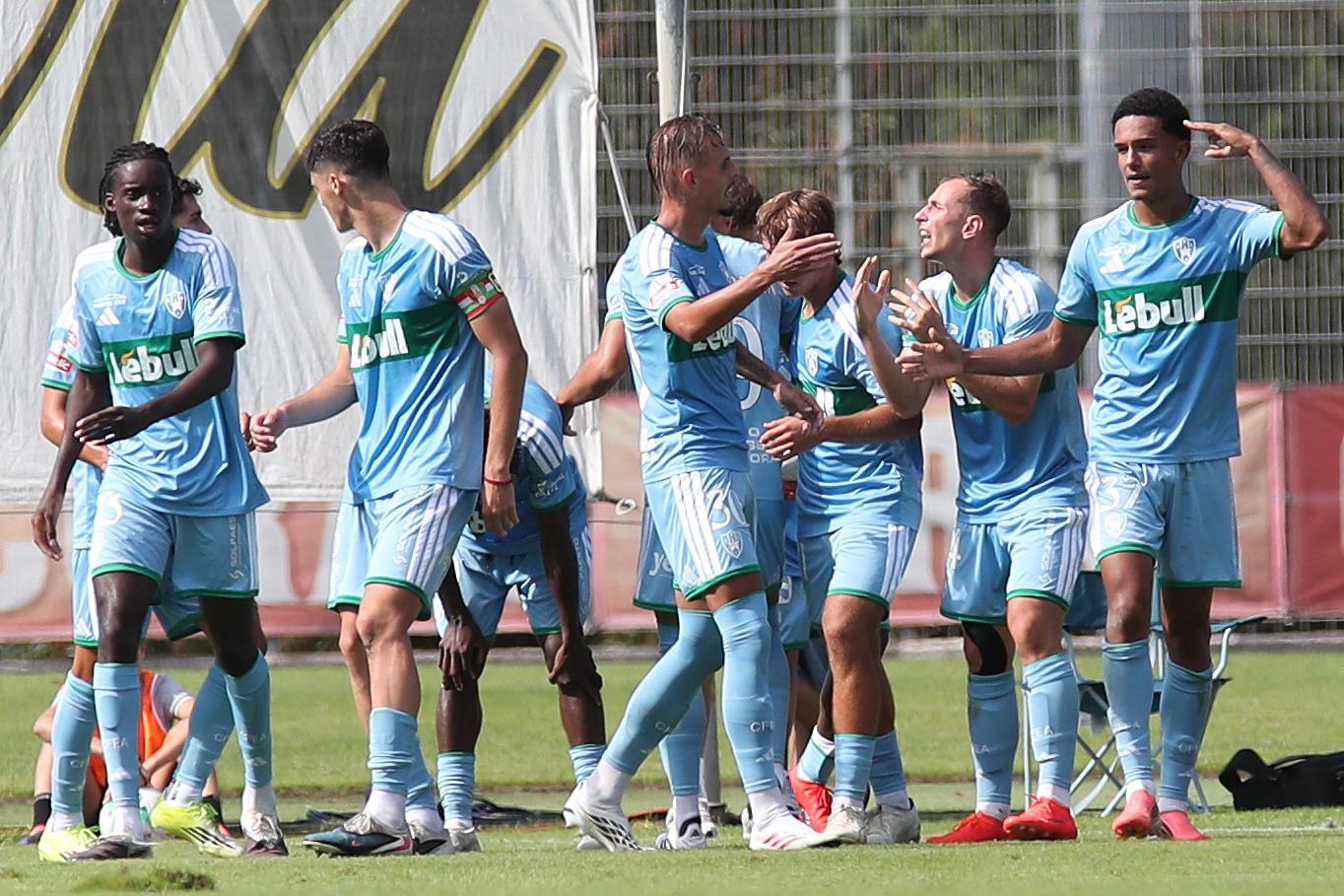 O Estrela da Amadora fez a festa na Choupana, ao vencer o Nacional por 3-2. -Foto: HOMEM DE GOUVEIA/LUSA
