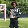 Michaely Bihina com a distinção - Foto: SL Benfica