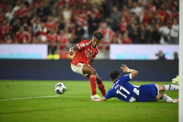 Di María e Neres iluminam o Benfica