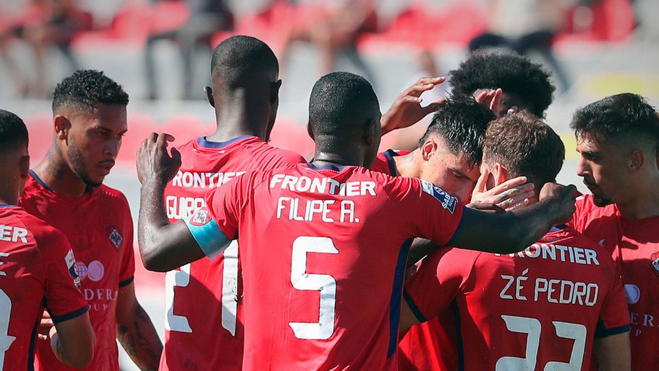 Liga 2: penálti aos 90+1' dita empate no Oliveirense-Santa Clara