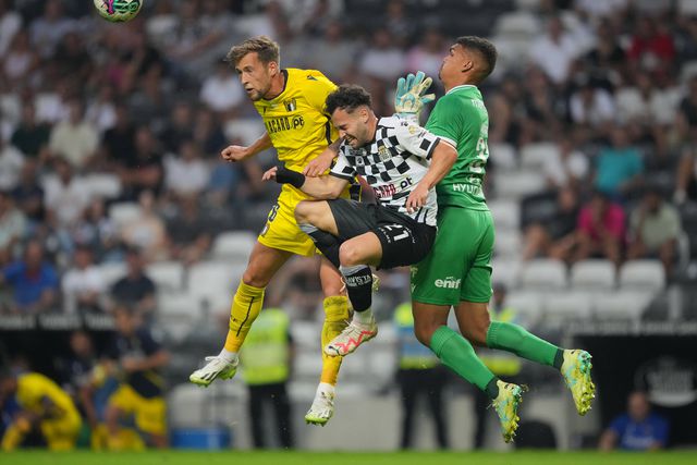 Quatro golos no empate entre Boavista e Famalicão
