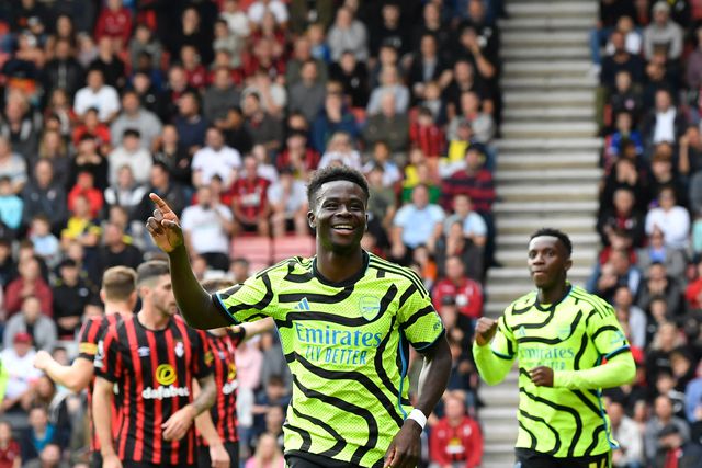 Arsenal vence em Bournemouth e está mais perto do líder Man. City