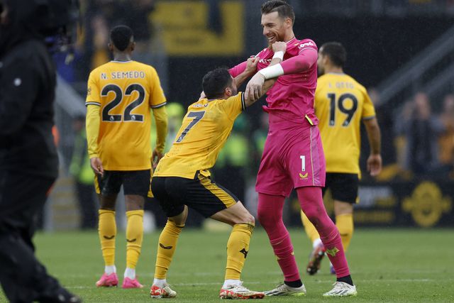 Neto força autogolo de Rúben e Wolves ganham ao Manchester City