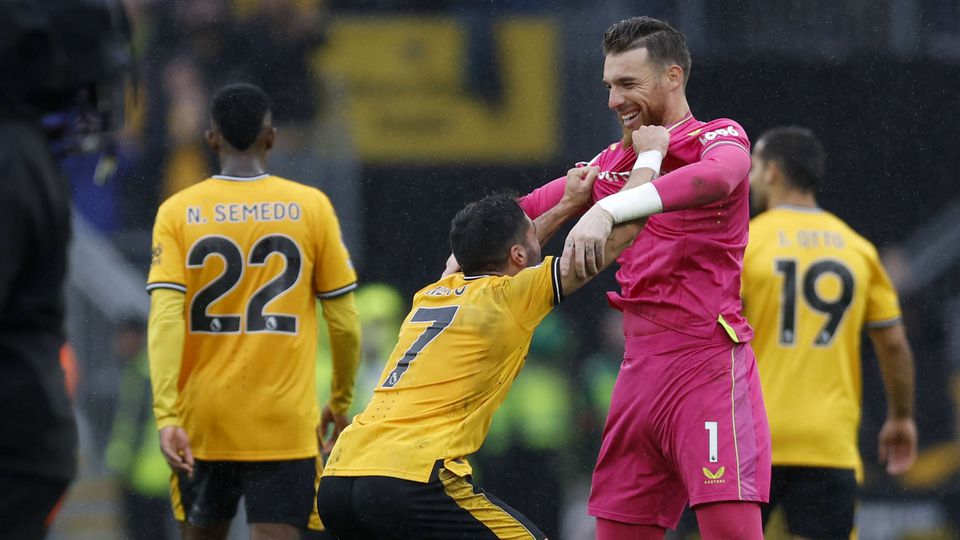 Neto força autogolo de Rúben e Wolves ganham ao Manchester City