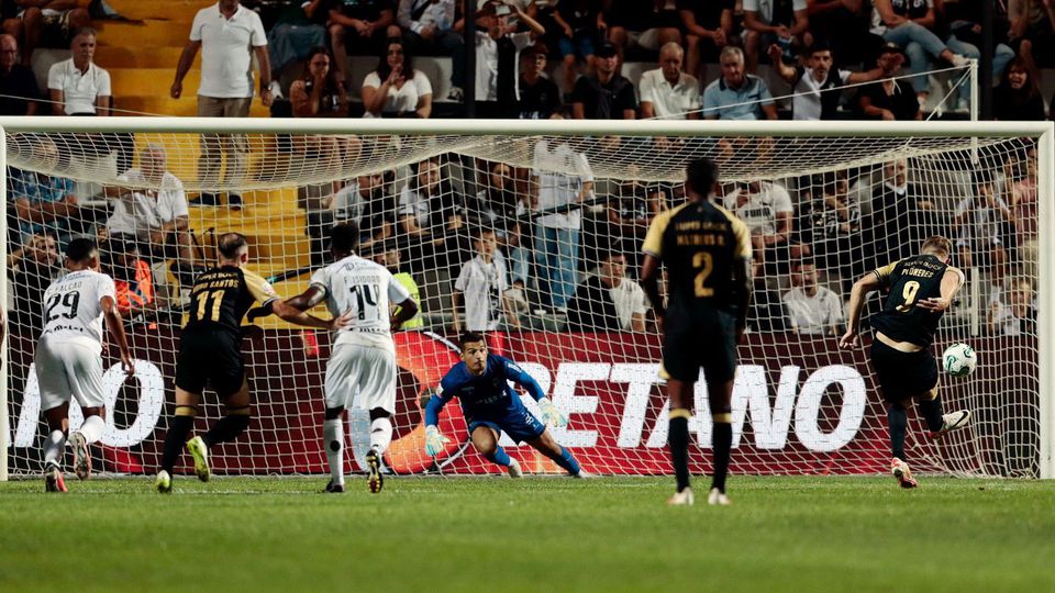 Sporting tremeu, suou, quase caiu mas... senta-se no trono da Liga