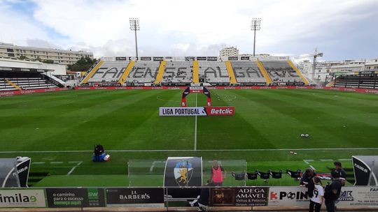 Farense-Arouca: leão combalido à caça de Lobo debilitado