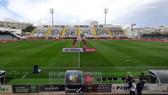 Farense-Arouca: leão combalido à caça de Lobo debilitado