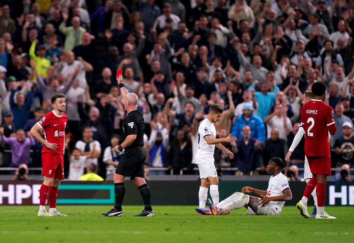 Jota dá vitória ao Liverpool sobre Tottenham em jogo de loucos