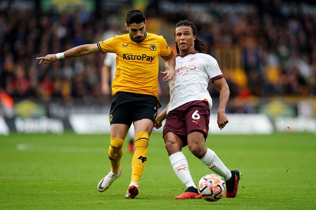 Vídeo: arrancada incrível de Pedro Neto acaba em... autogolo de Rúben Dias