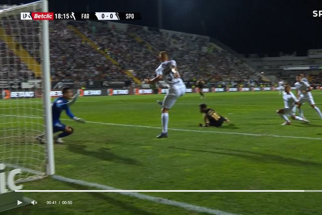 Gonçalo Silva expulso e Gyokeres abre o marcador de penálti (vídeo)