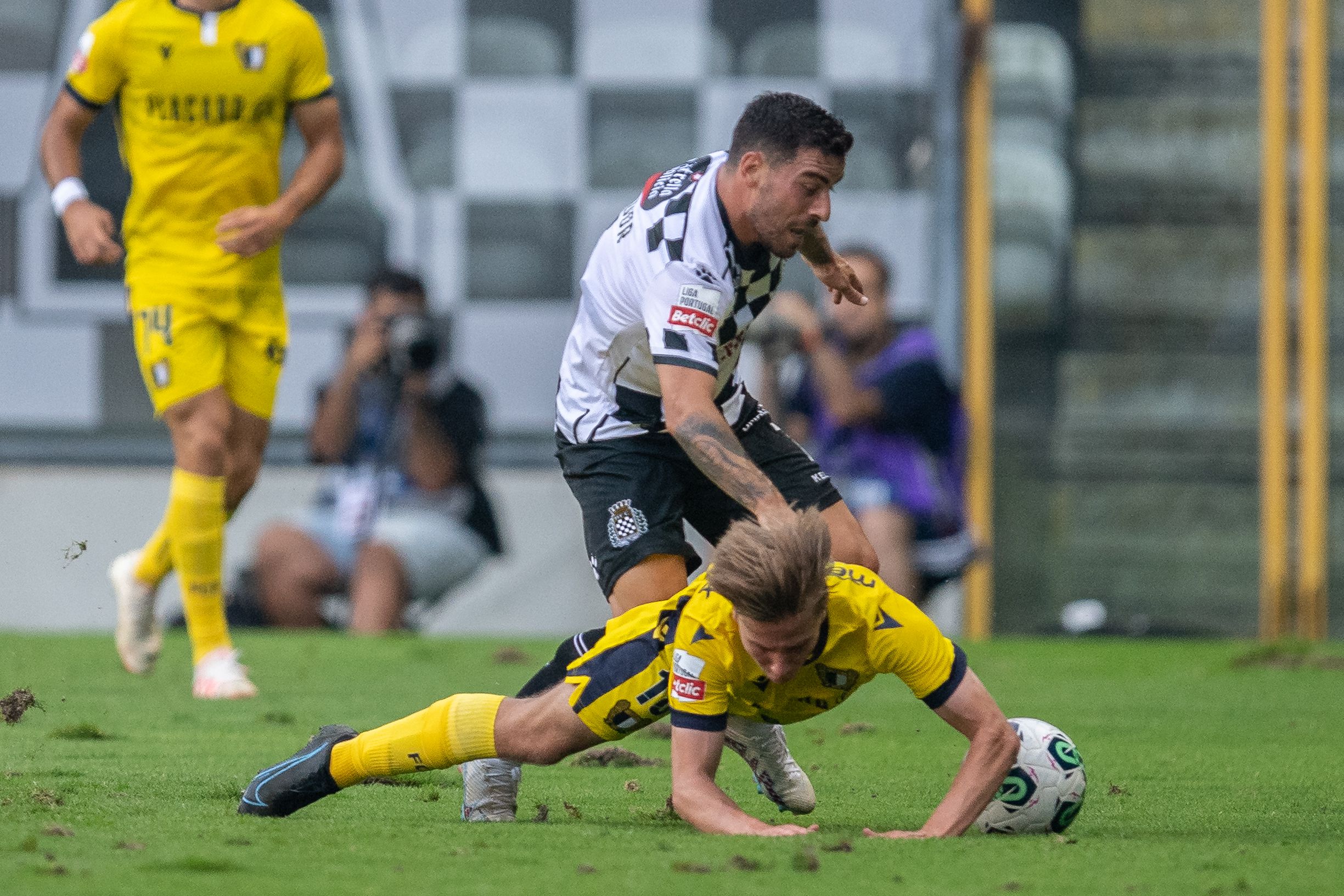 Futebol Clube de Famalicão - 🎙 A antevisão do defesa 𝗠𝗔𝗥𝗧𝗜𝗡  𝗔𝗚𝗨𝗜𝗥𝗥𝗘𝗚𝗔𝗕𝗜𝗥𝗜𝗔 ao jogo frente ao Boavista Futebol Clube em   🏆 7.ª jornada Liga Portugal Betclic 📅 Sábado 🕕 18  horas