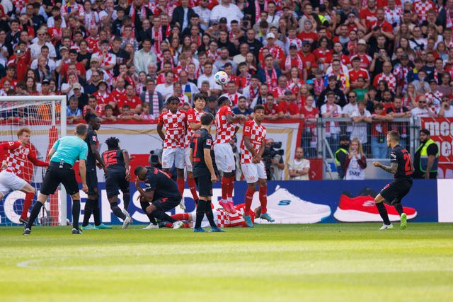 Mais um golaço de livre de Grimaldo (vídeo)