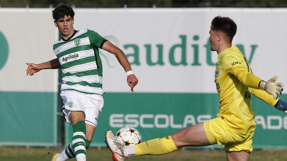 Sporting B perde com o Caldas (1-3)