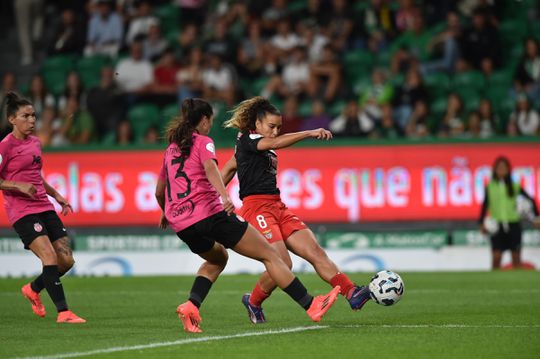 Benfica vence e mantém o primeiro lugar