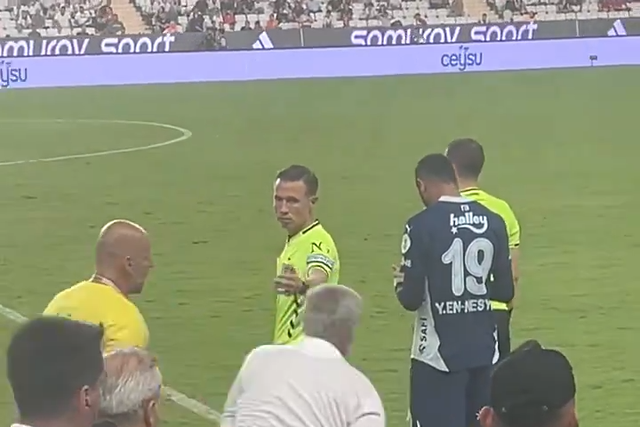 Novo ângulo mostra Mourinho a fazer de VAR