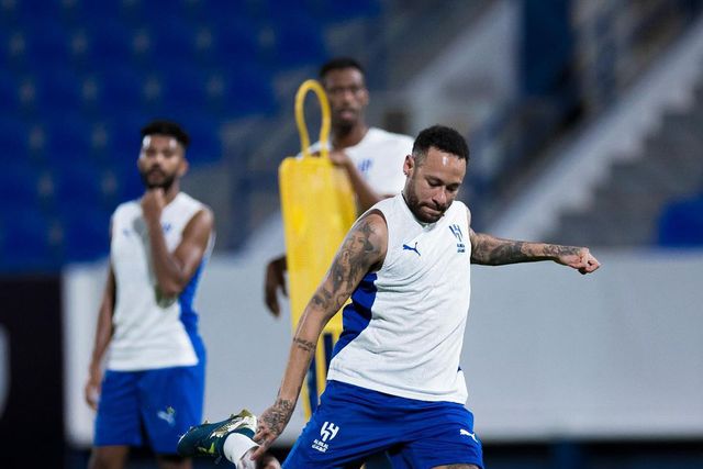 Neymar está de regresso aos treinos no Al Hilal