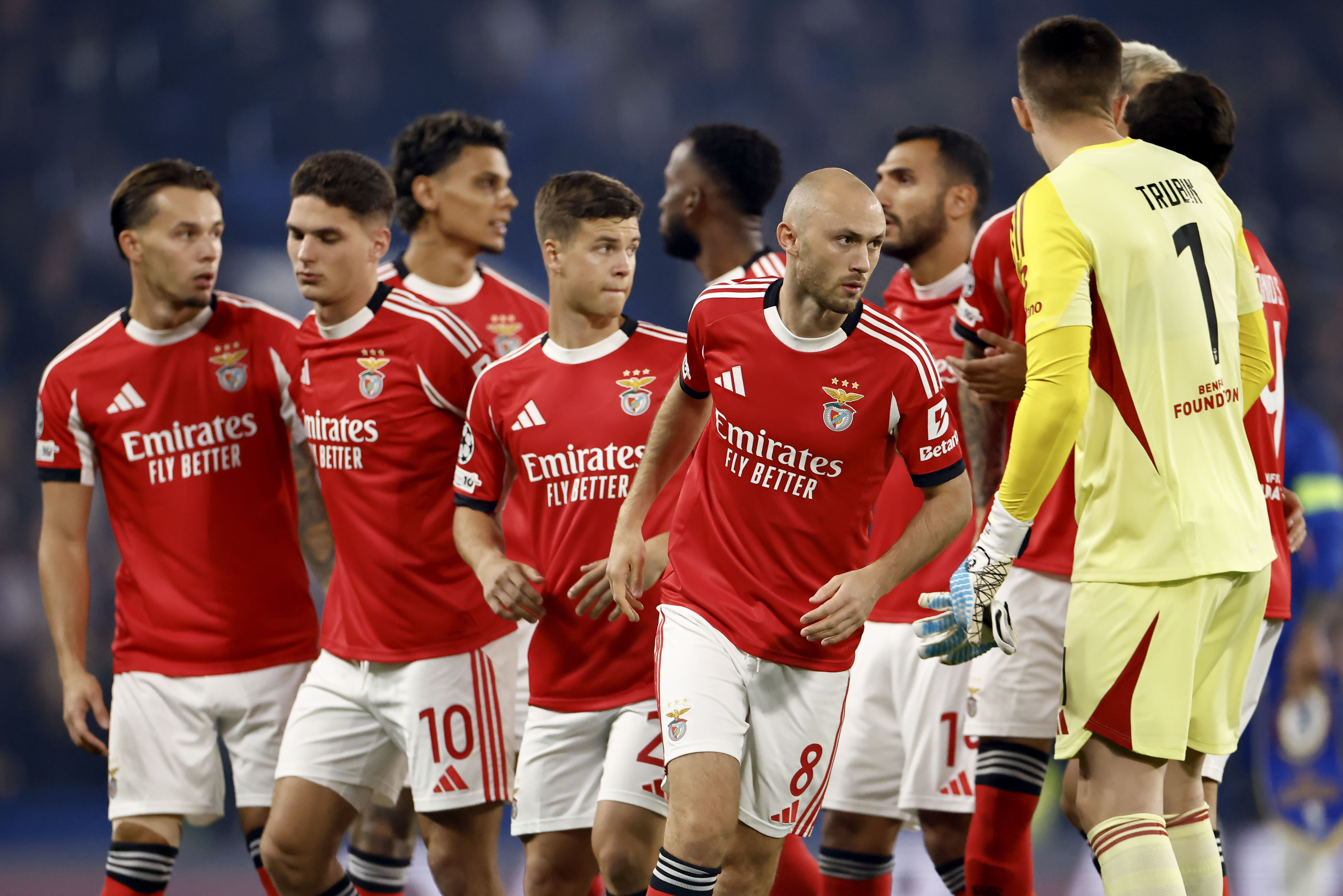 Jogadores do Benfica - Foto: Tolga Akmen/EPA