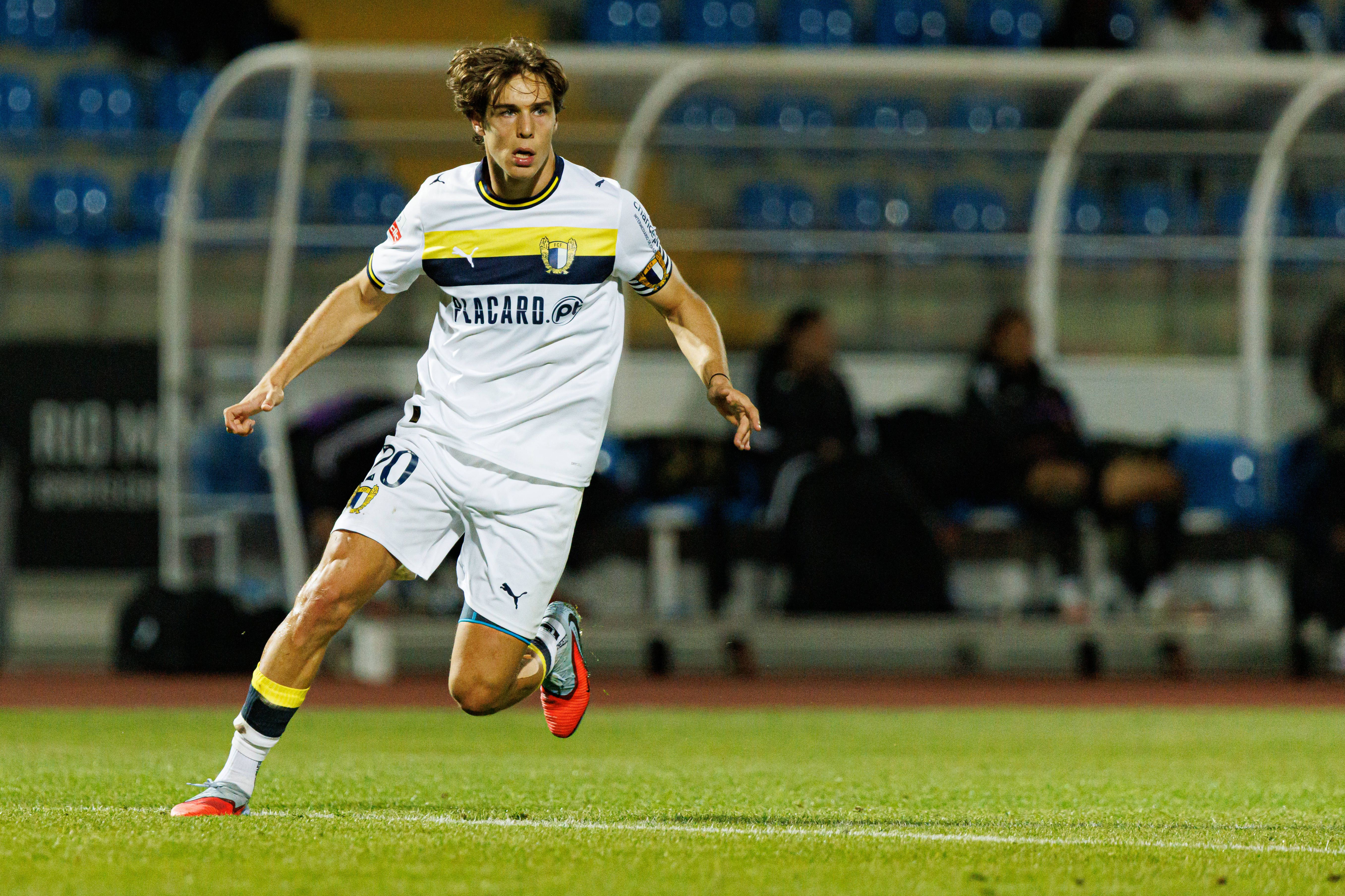 Gustavo Sá, capitão aos 20 anos, já chama por outros palcos