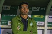 Abel Ferreira, treinador do Palmeiras, de braços cruzados