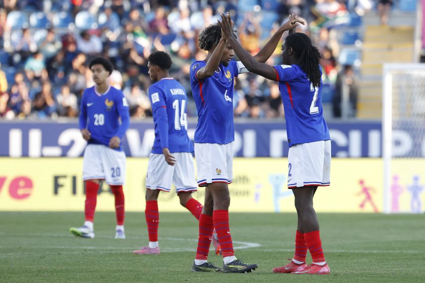 Baseya foi capitão da seleção francesa frente à África do Sul - Foto: Elvis Gonzalez/EPA