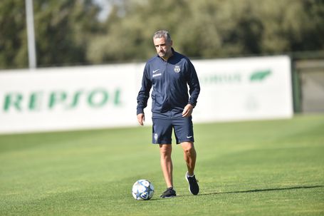 Rui Borges no treino do Sporting na Academia Cristiano Ronaldo, em Alcochete - Foto: Miguel Nunes