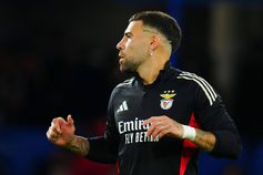 Otamendi, capitão do Benfica, no período de aquecimento