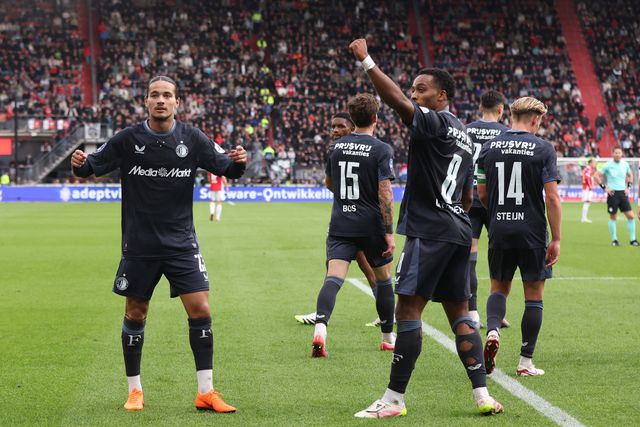 Feyenoord recebe Aston Villa a precisar de vencer