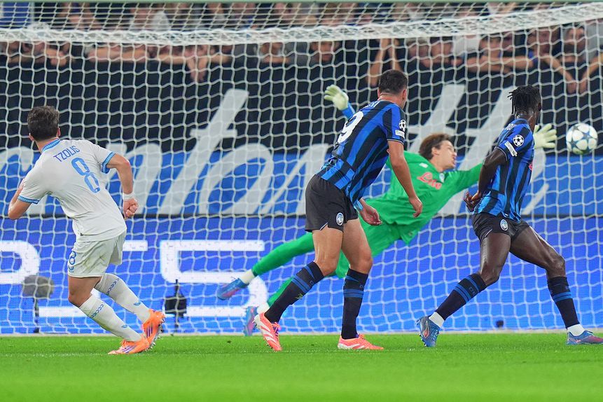 Christos Tzolis faz o 1-0 para o Club Brugge diante da Atalanta