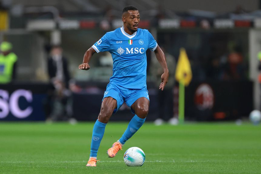 Juan Jesus, titular na defesa do Nápoles