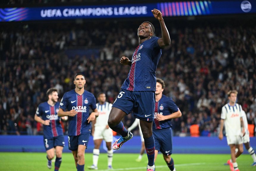 Nuno Mendes festeja golo apontado com a camisola do PSG