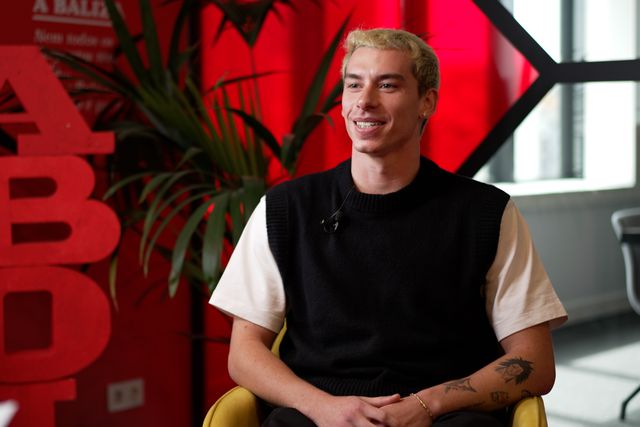 Lucas Santos na redação de A BOLA