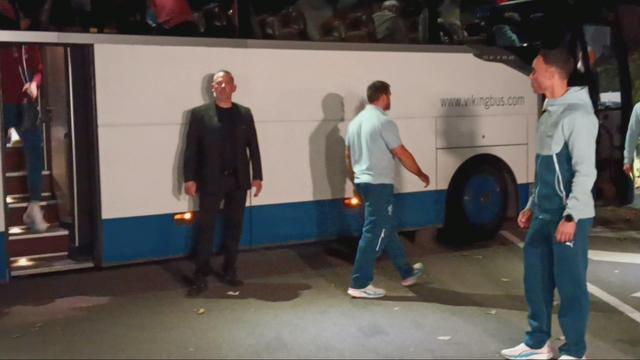 Seleção chega ao hotel com duas ausências de peso