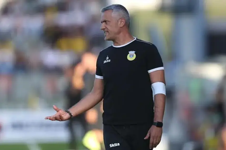 Armando Evangelista está na calha para suceder a Vasco Seabra no comando técnico do Arouca