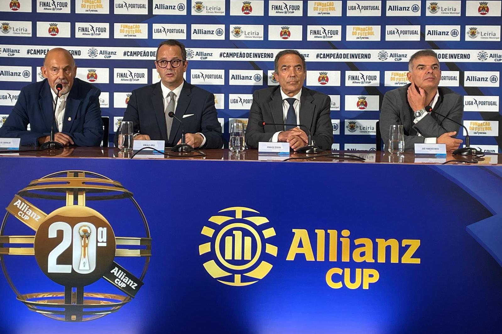 Carlos Mota Carvalho (AF Leiria), Gonçalo Lopes (CM Leiria), Reinaldo Teixeira (Liga) e José Francisco Neves (Allianz) na apresentação da 'final four' da Taça da Liga — Foto: A BOLA