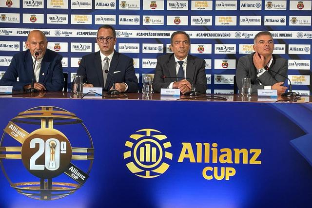 Carlos Mota Carvalho (AF Leiria), Gonçalo Lopes (CM Leiria), Reinaldo Teixeira (Liga) e José Francisco Neves (Allianz) na apresentação da 'final four' da Taça da Liga — Foto: A BOLA