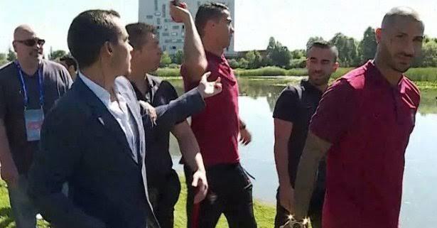 No Euro 2016, ficou viral o vídeo de Cristiano Ronaldo a arrancar um microfone da CMTV da mão de um jornalista e a atirá-lo para um lago, enquanto a Seleção dava um passeio, no dia do jogo com a Hungria (D.R.)