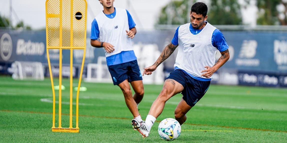 Varela em ação no Olival - Foto: FC Porto