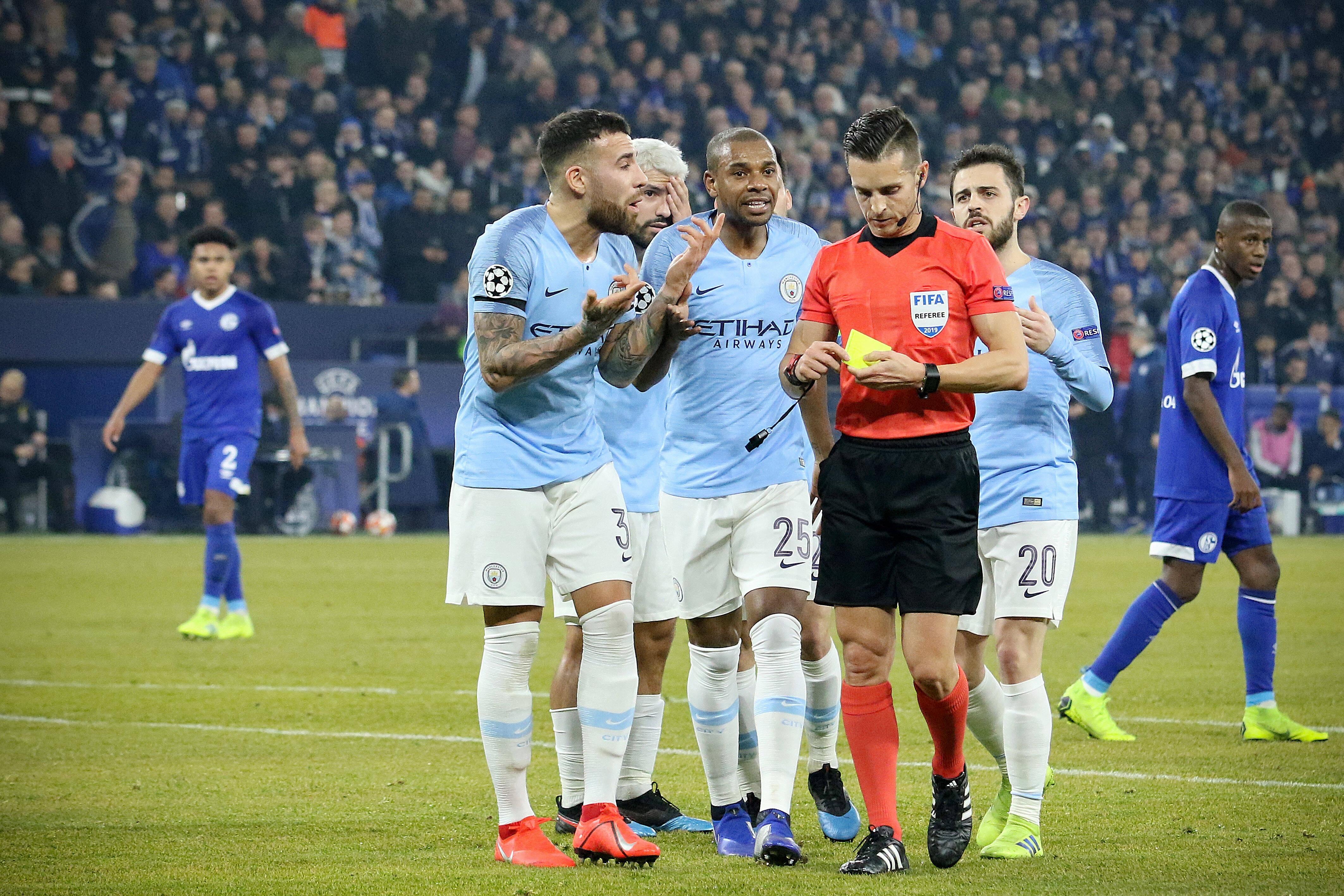 Otamendi, Fernandinho e Bernardo Silva entre as contratações envolvidas em polémica