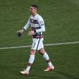 Ronaldo atirou a braçadeira de capitão ao chão após um erro do árbitro anular-lhe um golo (IMAGO)