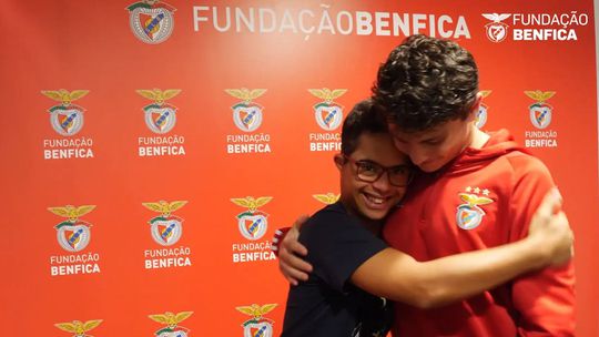 Fundação Benfica cumpre sonho de menino