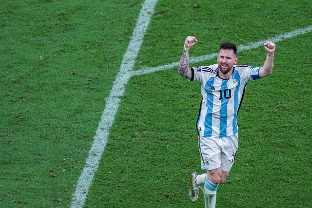 Messi dedica Bola de Ouro a Maradona: «Isto também é teu»