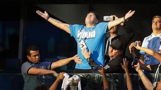 Maradona celebraria 63 anos e a data não é esquecida pelo mundo do futebol