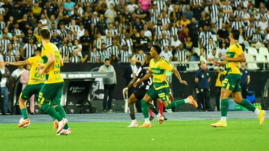 Botafogo perde em casa depois de erro do guarda-redes, António Oliveira sorri (vídeo)