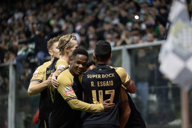 Sporting derrota Boavista e isola-se na liderança do campeonato (veja o resumo)