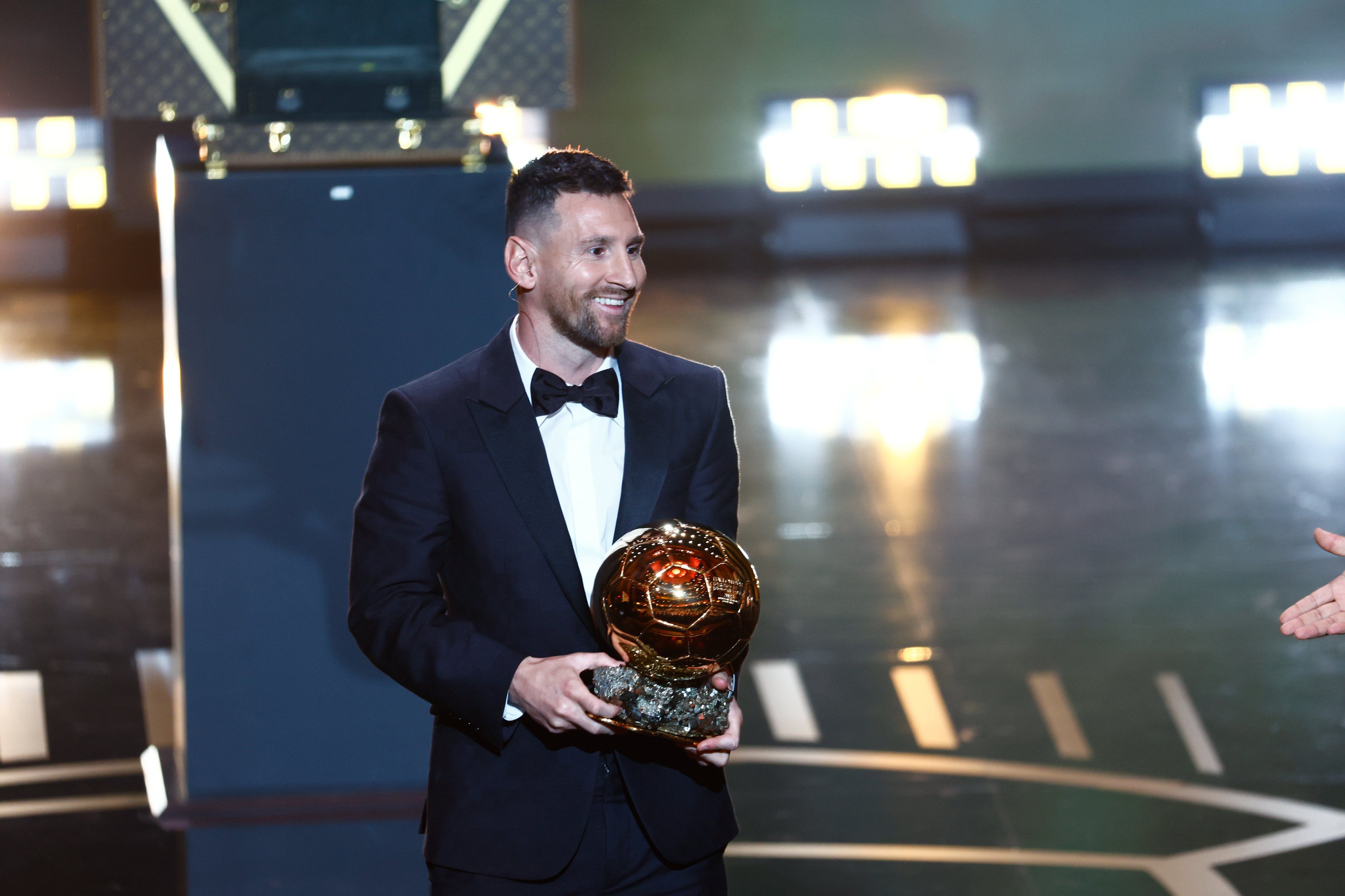 Messi dedica Bola de Ouro a Maradona: Não há melhor lugar para lhe dar os  parabéns